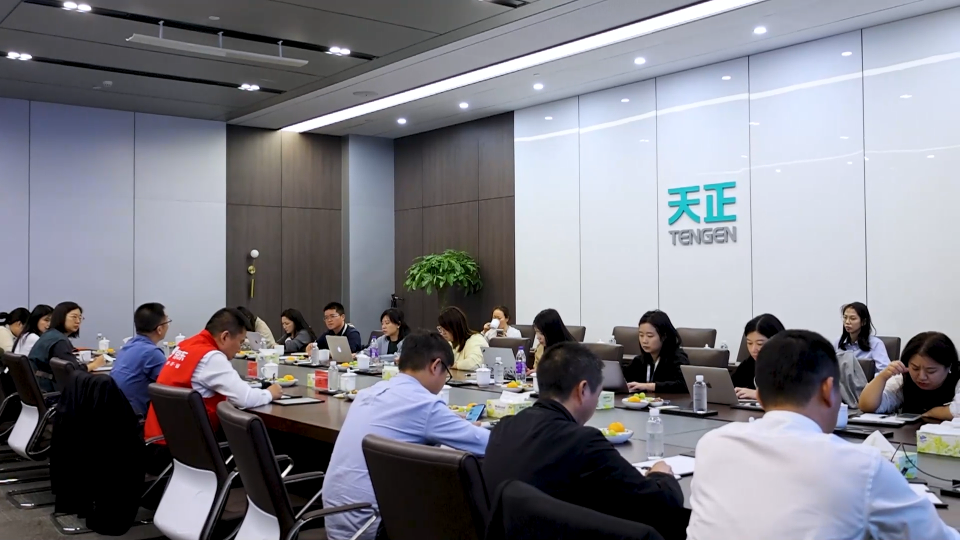 京东工业走进mg冰球突破，探访产业数智化之路！